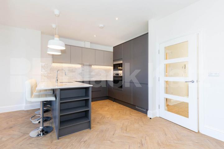 Stunning Modern One-Bedroom Apartment | Prime Finsbury Park Location Seven Sisters Road, Finsbury Park